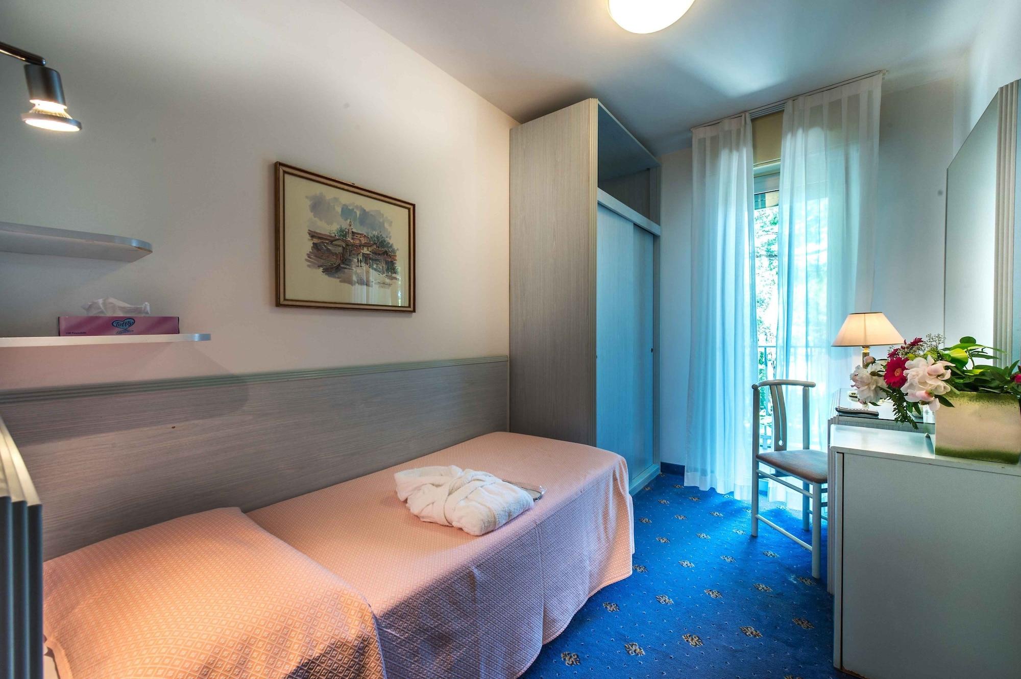Hotel Meridianus Линьяно-Саббьядоро Экстерьер фото