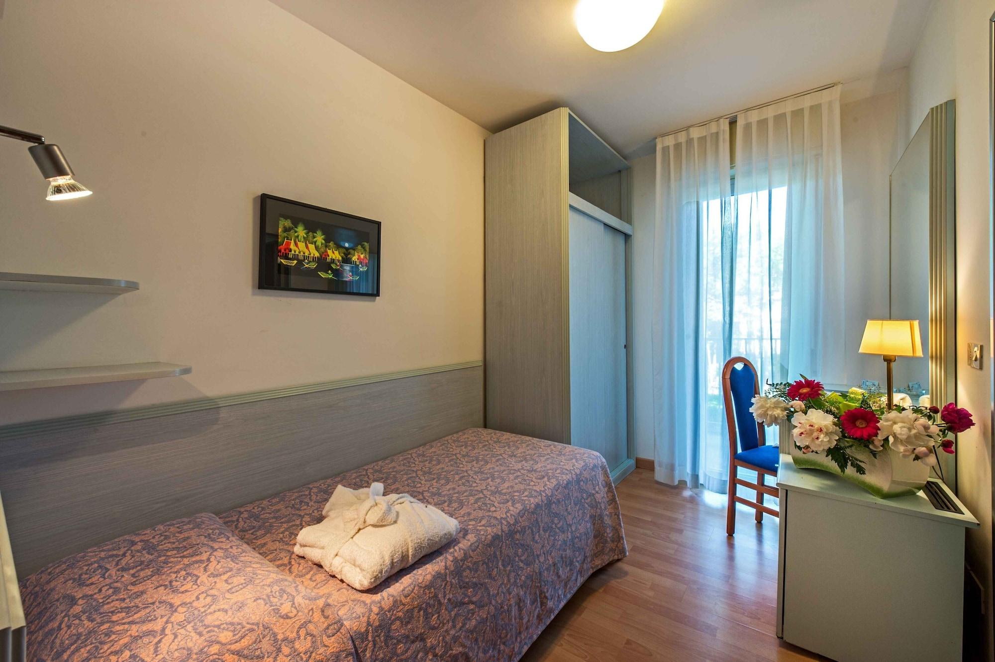 Hotel Meridianus Линьяно-Саббьядоро Экстерьер фото