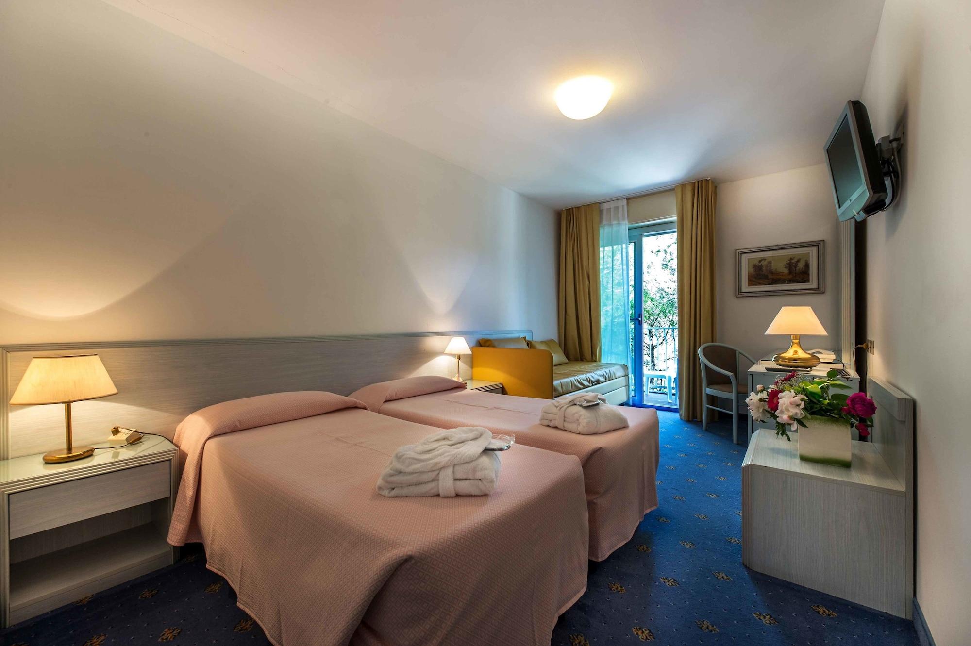 Hotel Meridianus Линьяно-Саббьядоро Экстерьер фото